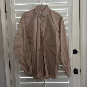 Men’s tan button up shirt